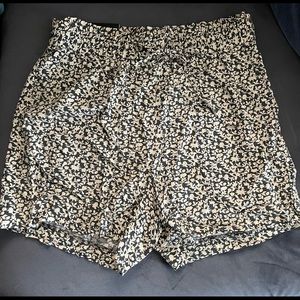 Banana Republic,floral print shorts. Cream and black in color. Size small